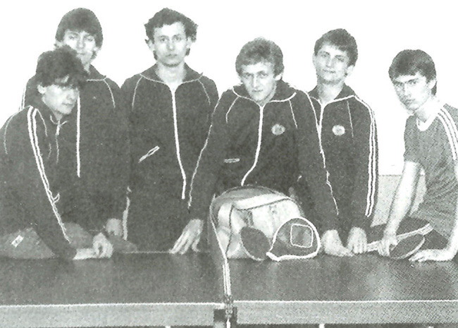 Stolnostenisové družstvo, r. 1984